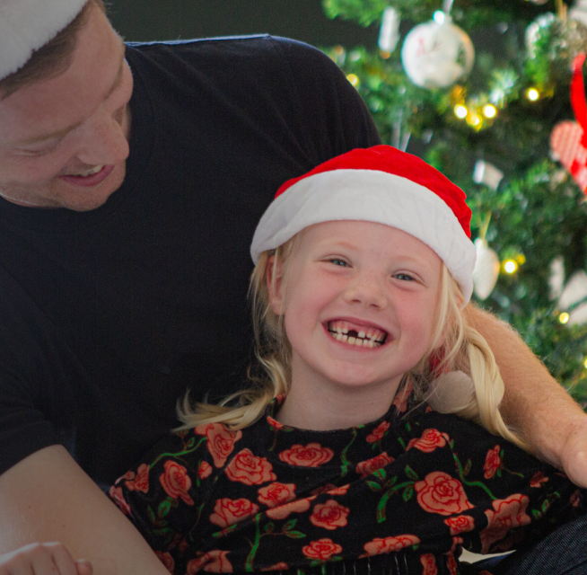 et cover billede af Julemandens Posthus' founder som i en video fortæller om hans passion for vores forretning